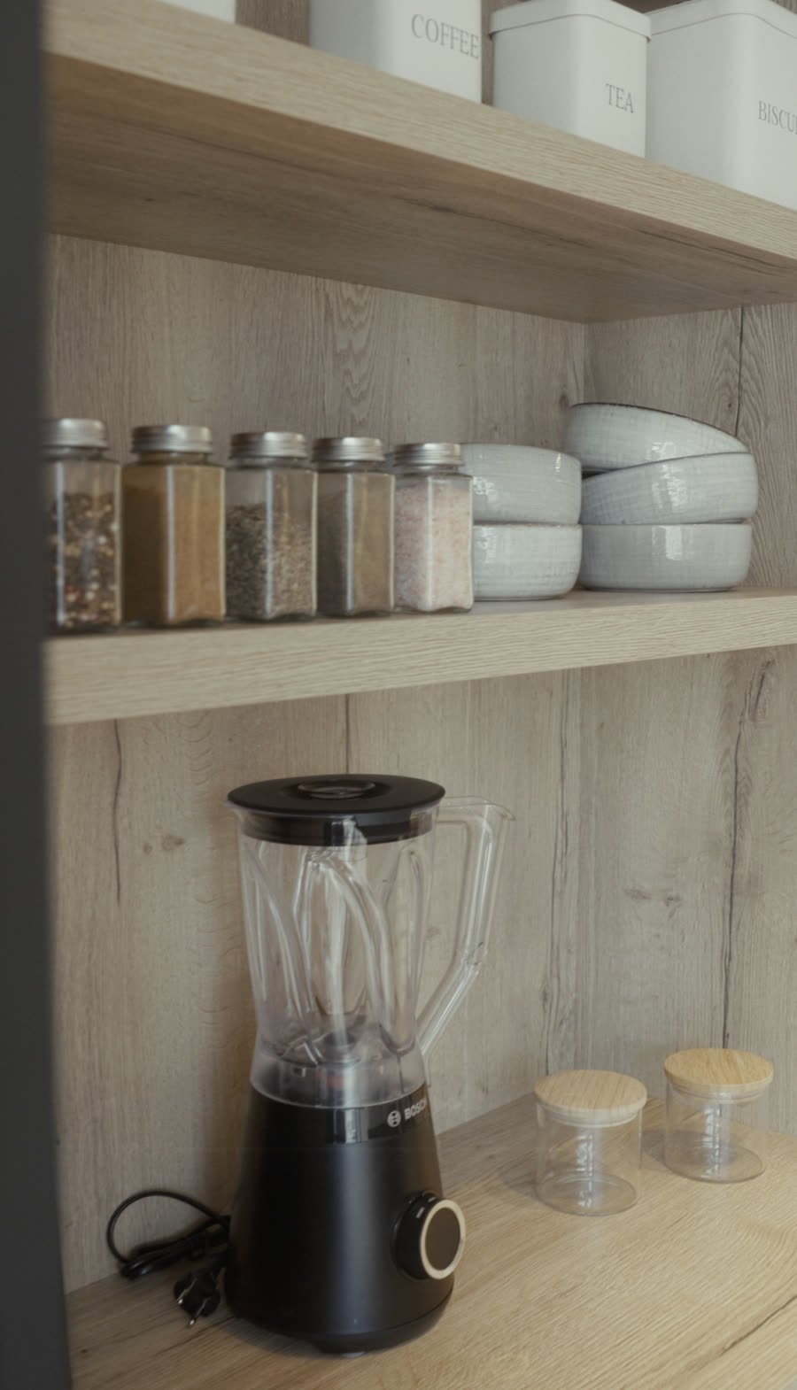 Estantería y frente de cocina